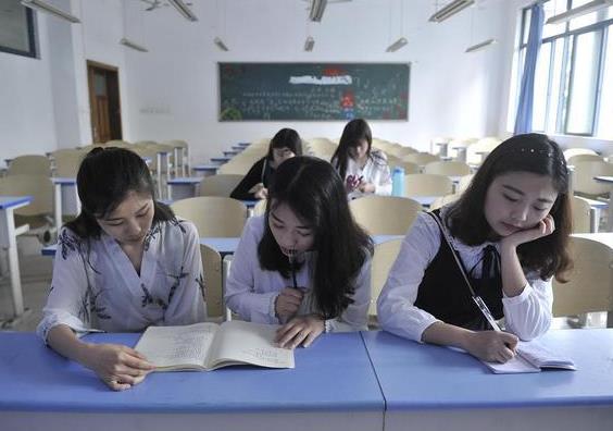 大學老師為了教戀愛課有多拼?PPT包含十幾部電視劇,獲學生稱讚 大學老師為了教戀愛課有多拼?PPT包含十幾部電視劇,獲學生稱讚