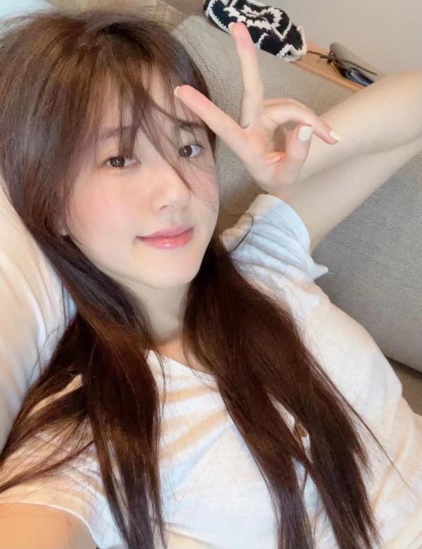 趙露思在社交平臺曬自拍照,純素顏超軟妹,新年禮盒種類豐富 趙露思在社交平臺曬自拍照,純素顏超軟妹,新年禮盒種類豐富