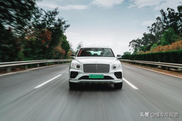 新車｜超豪華品牌如何詮釋新能源？試駕全新賓利添越PHEV