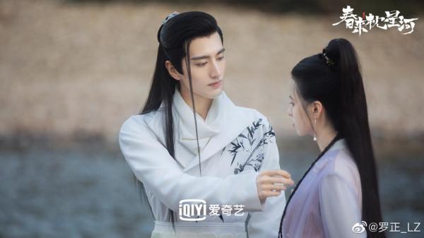 《眼裡餘光都是你》飆升榜第一，男二“曹評”比男主羅正還帥