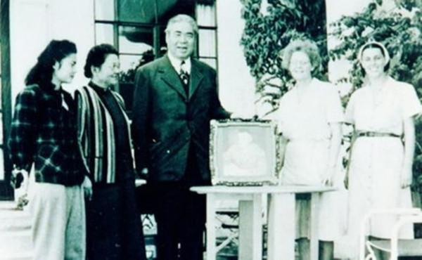 馮玉祥之子想回國定居，鄧小平卻表示：在國外也能為祖國做貢獻