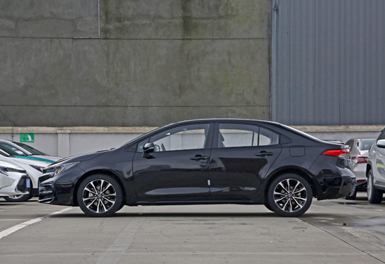 15萬級首選，廣汽豐田運動座駕，雷凌哪一版適合你？