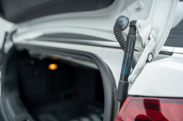 二手敞篷高爾夫:秋高氣爽需好車相伴,十二萬出頭的個性之選 二手敞篷高爾夫:秋高氣爽需好車相伴,十二萬出頭的個性之選