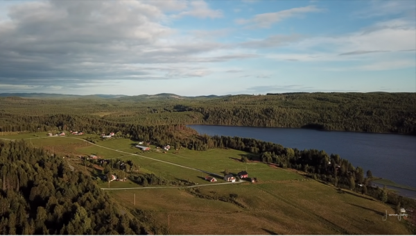 “北歐李子柒”喬娜堪稱人生贏家：坐擁百萬粉絲，愛人陪伴在側