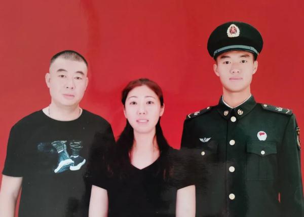 “我的兒子是護旗手！”