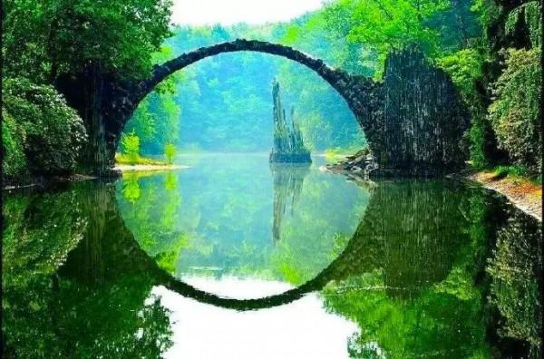 一座橋的春夏秋冬