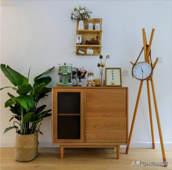 學會用白牆配原木傢俱的人,真是很明智,輕鬆打造簡約又淡雅的家 學會用白牆配原木傢俱的人,真是很明智,輕鬆打造簡約又淡雅的家