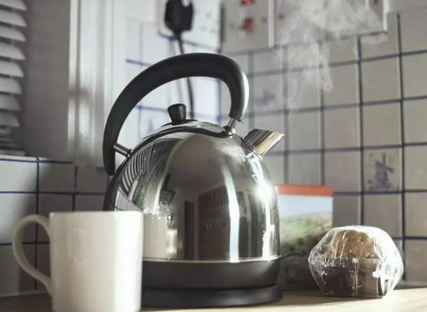 孩子被沸水燙傷，家長需謹記五字訣救治，處理不當會害娃