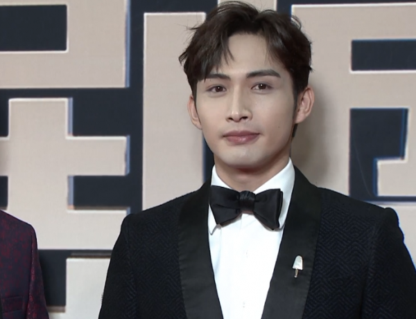 國劇盛典紅毯來了!宋祖兒穿花裙,吳謹言瘦過頭,喬家主演合體 國劇盛典紅毯來了!宋祖兒穿花裙,吳謹言瘦過頭,喬家主演合體