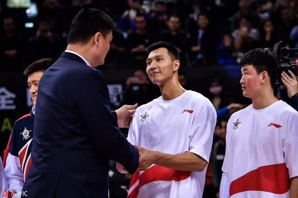 給力！易建聯透過體測，西蒙斯交易新動態，籃網陷入困局