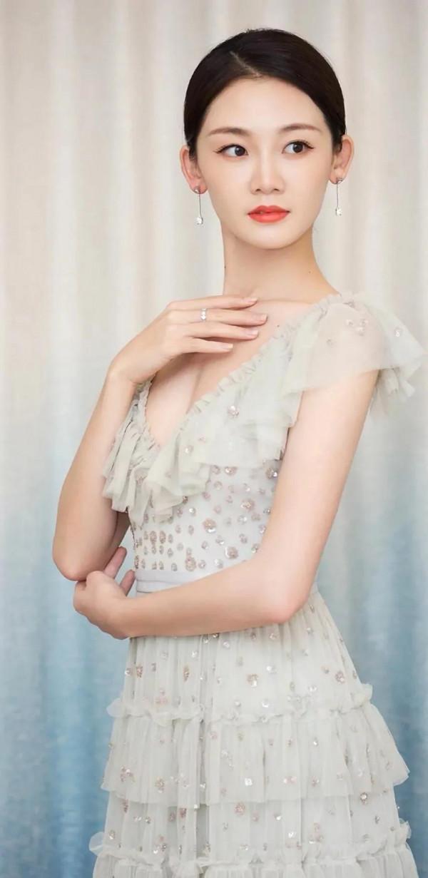 小獵豹鄭凱撿到寶了,苗苗氣質出眾 小獵豹鄭凱撿到寶了,苗苗氣質出眾