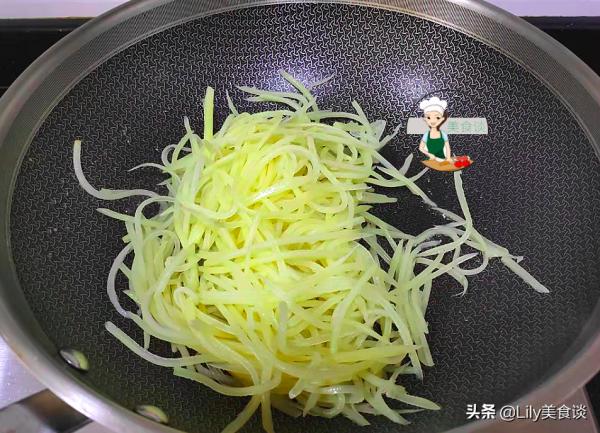 秋天,這菜三天兩頭必做,焯水炒一炒3分鐘出鍋,開胃去燥吃不膩 秋天,這菜三天兩頭必做,焯水炒一炒3分鐘出鍋,開胃去燥吃不膩