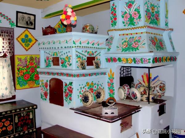 她們把鮮花種在牆上，一不小心這個村莊就美成了童話