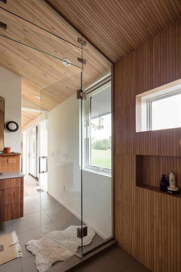 被玻璃包裹著的現代山景住宅，單玻磁控百葉窗能為其錦上添花