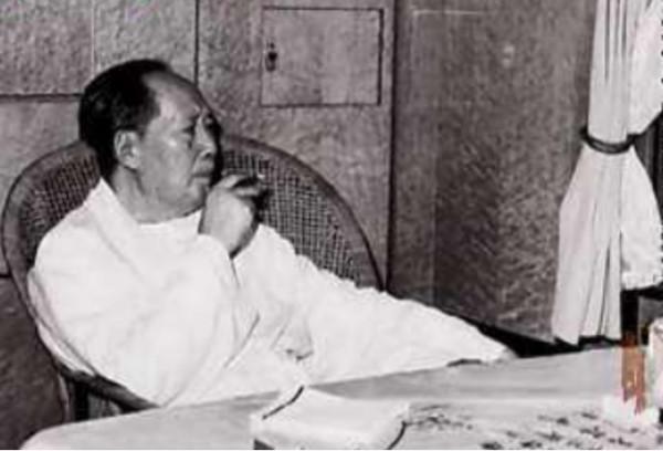 1962年中印戰爭爆發前，毛主席憂心忡忡，張國華的一番話讓他釋懷