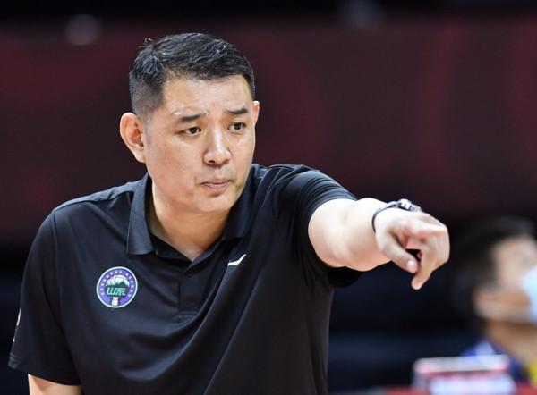 鞏曉彬籃協主席，鳳凰隊成新疆男籃，許利民迎下課危機