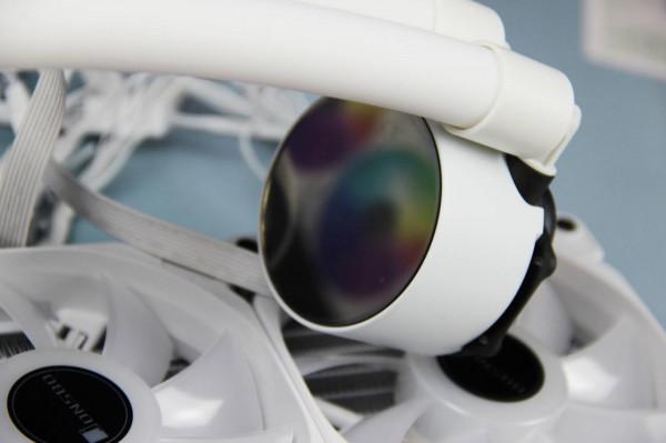 產品更新還真快,連水冷管都帶RGB光,炫彩機箱更添新裝 產品更新還真快,連水冷管都帶RGB光,炫彩機箱更添新裝