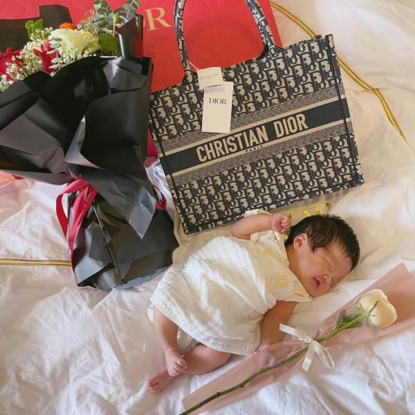 送給我的小小女孩——媽媽的孕期、生產記錄 送給我的小小女孩——媽媽的孕期、生產記錄