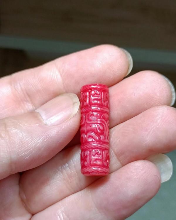 傳說中的硃砂沁,獸面紋玉勒子 傳說中的硃砂沁,獸面紋玉勒子