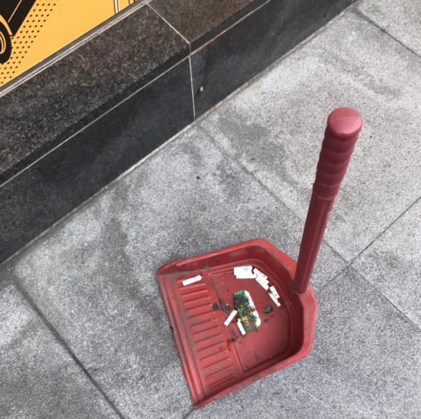 47歲男星退圈當保安!工作12小時不覺辛苦,皮鞋脫膠都捨不得扔 47歲男星退圈當保安!工作12小時不覺辛苦,皮鞋脫膠都捨不得扔