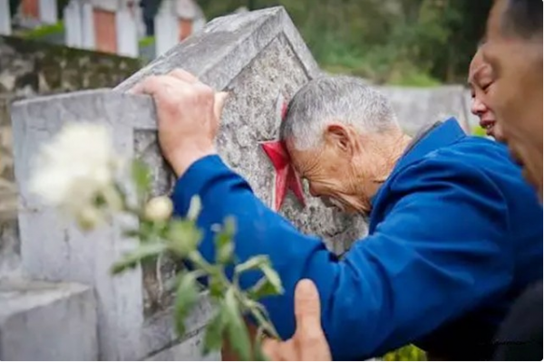 苦尋38年,父與子終於相聚,父親已86歲,兒子卻已在烈士陵園沉睡 苦尋38年,父與子終於相聚,父親已86歲,兒子卻已在烈士陵園沉睡