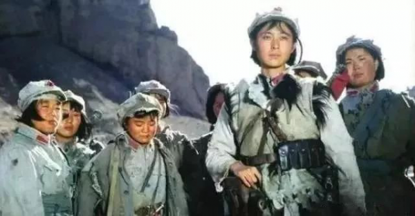 小姑娘冒險給紅軍送信，建國後毛主席邀她進京，她挑倆麻袋就去了