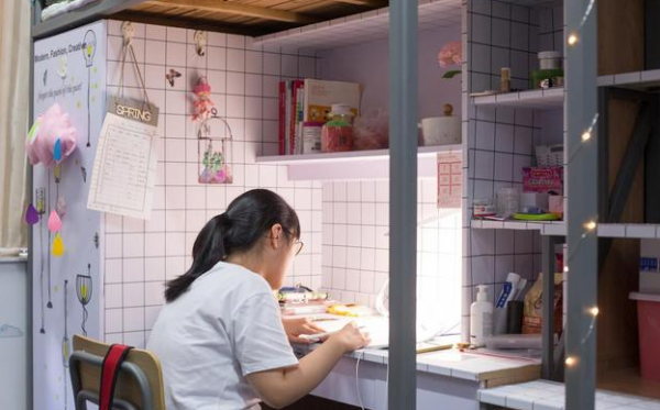 河南一大學寢室試行“男女混住”，校方給出解釋，學生家長難接受