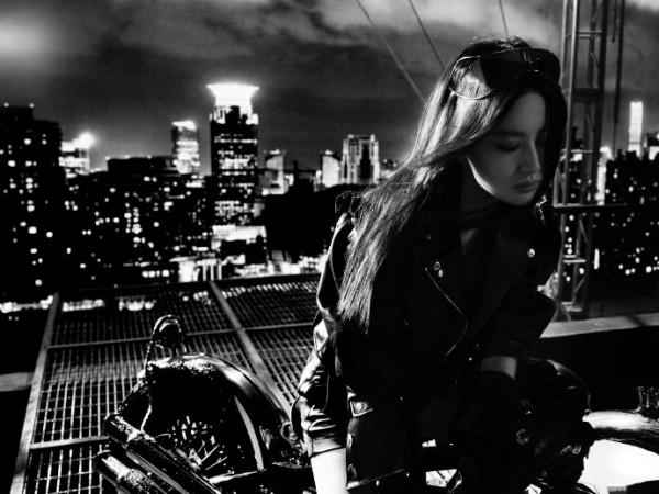 劉亦菲皮衣機車大片，看了直呼好颯