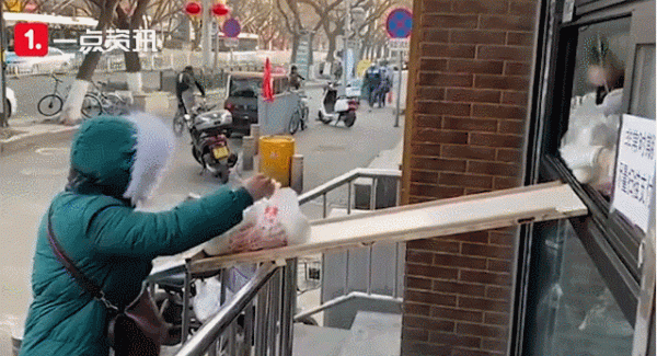 真是拼了!美國為了讓民眾獻血,疫情籠罩也要過萬聖節 真是拼了!美國為了讓民眾獻血,疫情籠罩也要過萬聖節