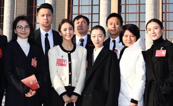 第十一次全國文代會,佟麗婭鏡頭下的大合影,五位女代表引發熱議 第十一次全國文代會,佟麗婭鏡頭下的大合影,五位女代表引發熱議