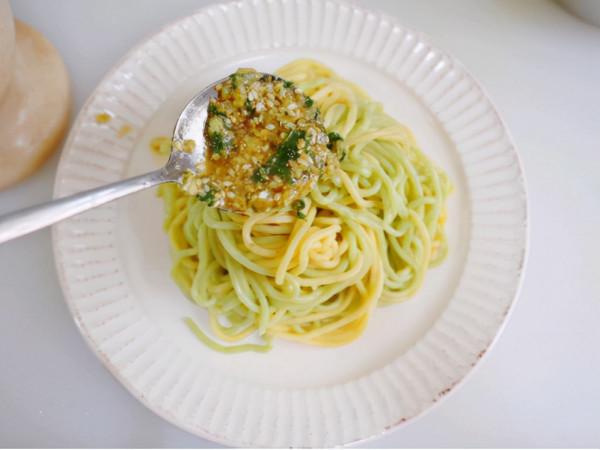 沒食慾就吃的蒜汁撈麵,河南經典,筋道又爽口 沒食慾就吃的蒜汁撈麵,河南經典,筋道又爽口