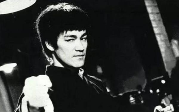 娶了自己學生的幾位大明星，他們的故事比想象中更加精彩