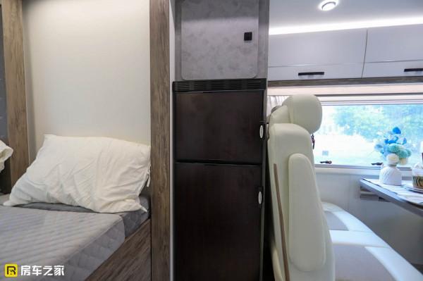 高顏值內飾夠時尚，雙拓展大空間更舒適，德興大熊座雙拓展2021款