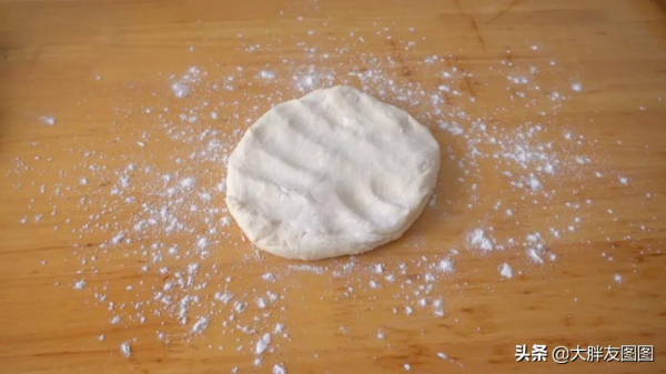 冬天最愛吃熱乎乎的糖餅,不用發麵,在家做超簡單,層層起酥 冬天最愛吃熱乎乎的糖餅,不用發麵,在家做超簡單,層層起酥