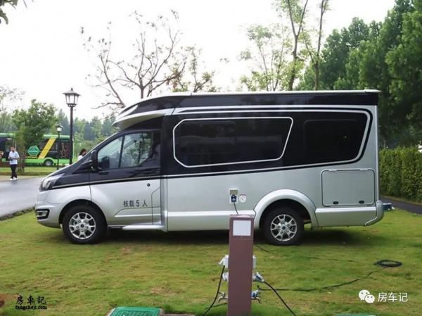 商務家用兩不誤!福特新全順底盤,實拍宇通C520高性價比房車 商務家用兩不誤!福特新全順底盤,實拍宇通C520高性價比房車