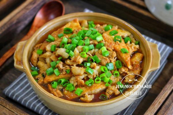 天冷了，砂鍋菜比炒菜更受歡迎，一碗料汁就能搞定，鮮甜好吃