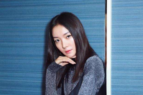 齊溪：娛樂圈的“奇女子”，穿帆布鞋走紅毯，顏值與實力並存