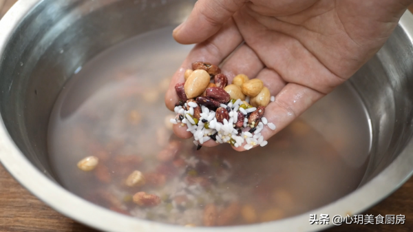 紅豆太硬煮不爛？教你一個小技巧，2小時全軟爛開花，省錢還省氣