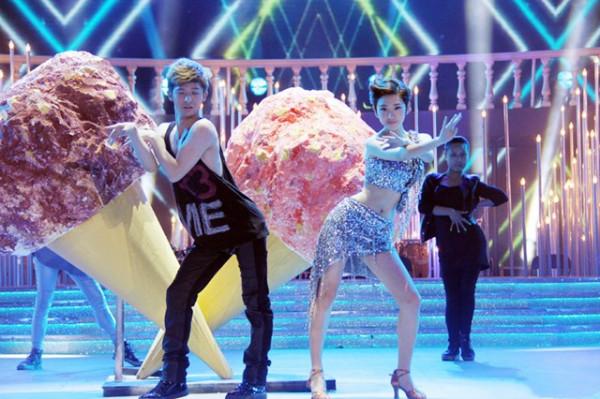 京劇名家關正明葬禮：不設靈堂、不要墓地，周立波下跪痛哭