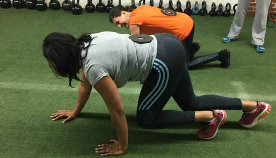 練腰腹不只“平板支撐”：學會一個動作，強核心力量改善腰背疼痛