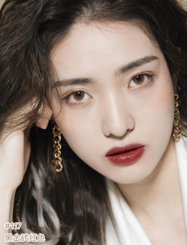 秋天通勤塗這幾支口紅,優雅又高階,讓你在辦公室裡脫穎而出 秋天通勤塗這幾支口紅,優雅又高階,讓你在辦公室裡脫穎而出