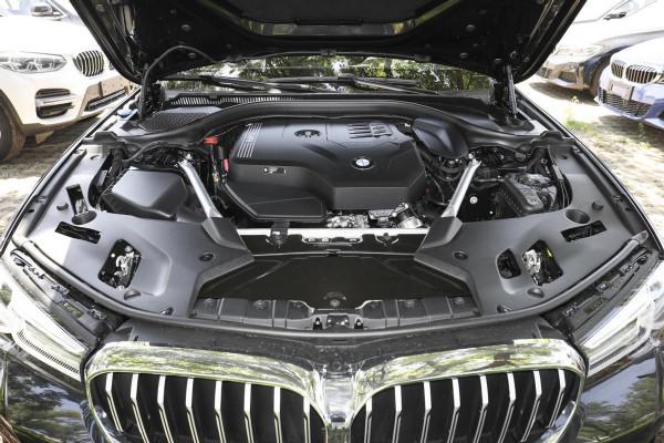 適合年輕人的C級車,軸距3105mm,配2.0T最快6.8秒破百,寶馬五系 適合年輕人的C級車,軸距3105mm,配2.0T最快6.8秒破百,寶馬五系