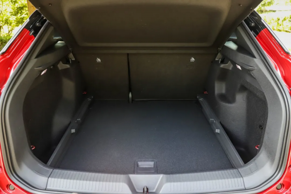 大廠發力很可怕!軸距2765mm空間越級,配超酷“黑科技” 大廠發力很可怕!軸距2765mm空間越級,配超酷“黑科技”