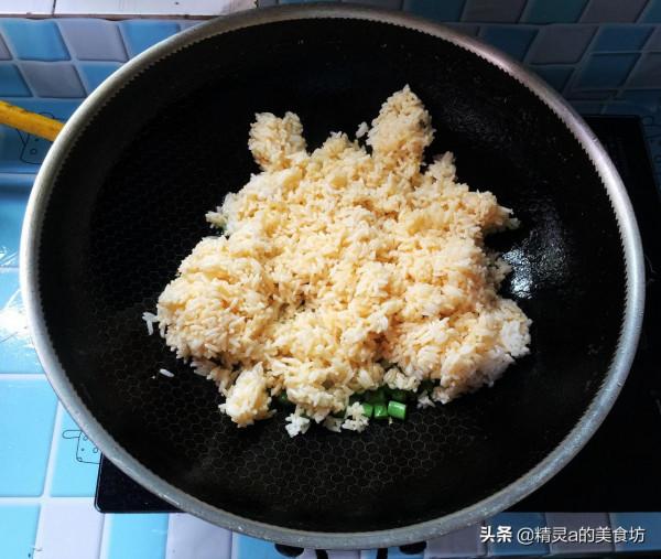 蛋炒飯,先炒雞蛋還是米飯?教你正確做法,粒粒分明黃燦燦的特香 蛋炒飯,先炒雞蛋還是米飯?教你正確做法,粒粒分明黃燦燦的特香