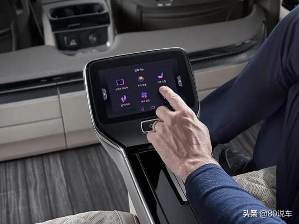 別克GL8 Avenir的對手，起亞嘉華4座版，豪華頭等艙