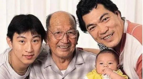 “大傻”成奎安孫子車禍去世,年僅25歲,其父悲痛證實死訊 “大傻”成奎安孫子車禍去世,年僅25歲,其父悲痛證實死訊