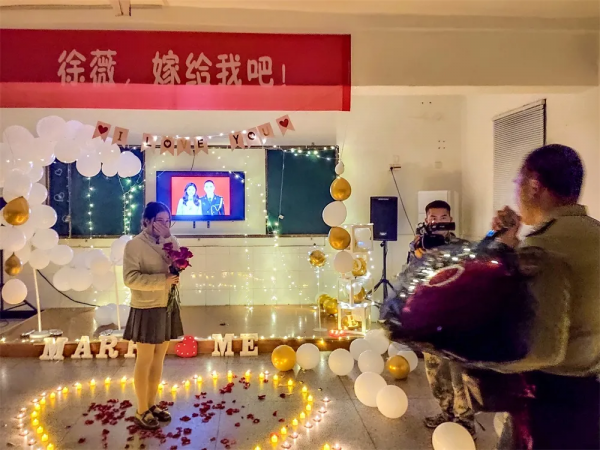 軍營求婚超浪漫！祝福上尉吳斌超和教師徐薇