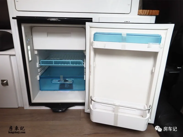 逃離“內卷”的生活!羅曼炮B型房車,專為職場精英打造 逃離“內卷”的生活!羅曼炮B型房車,專為職場精英打造