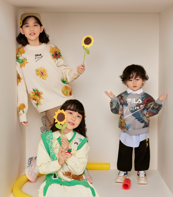 星二代來了：吳所謂和德雲社合影，周杰倫兒子一個動作看出是親生