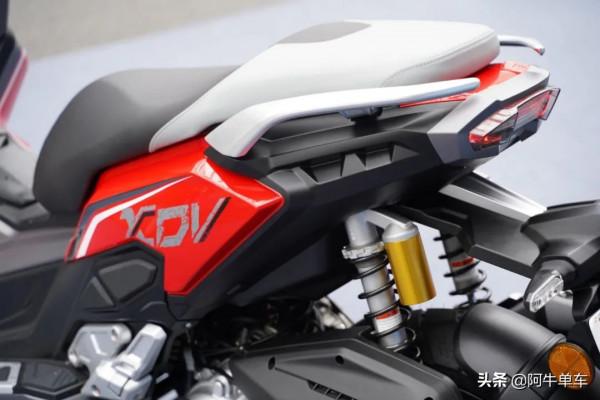 摩博會 | 龍嘉 ADV 300i 正式亮相，帥氣的跨界踏板